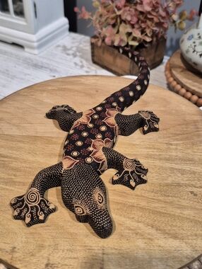 Super Cool Handcrafted Brown & Tan Gecko Wall Decor Wood - Reptile Accent